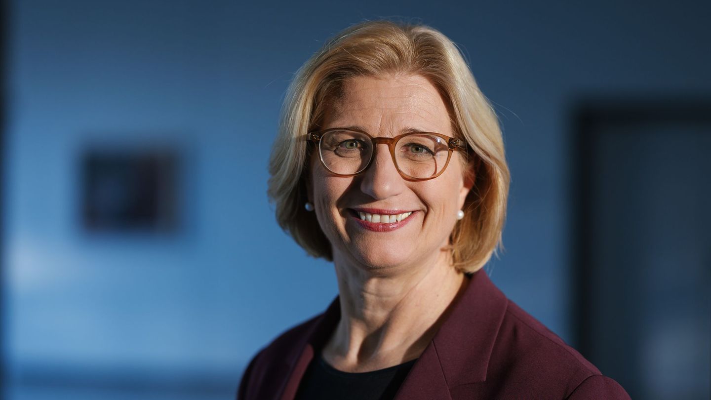 Das Saarland ist stärker als viele glauben, meint Ministerpräsidentin Anke Rehlinger (Archivbild) Foto: Oliver Dietze/dpa