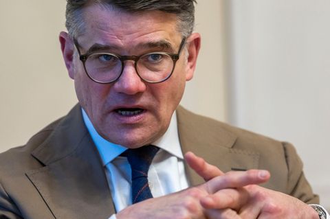 Hessens Regierungschef Boris Rhein (CDU) sagt, die Bürger wollten keinen politischen Streit, sondern Lösungen für ihre Probleme.