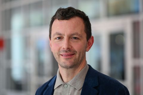 Der Verleger hat eine geheime Leidenschaft: Quizshows. (Archivbild) Foto: Arne Dedert/dpa