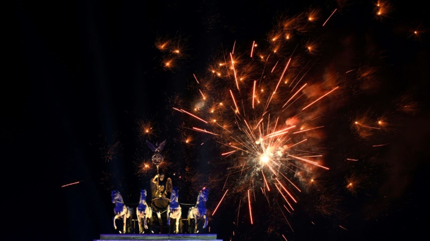 Feuerwerk über dem Brandenburger Tor