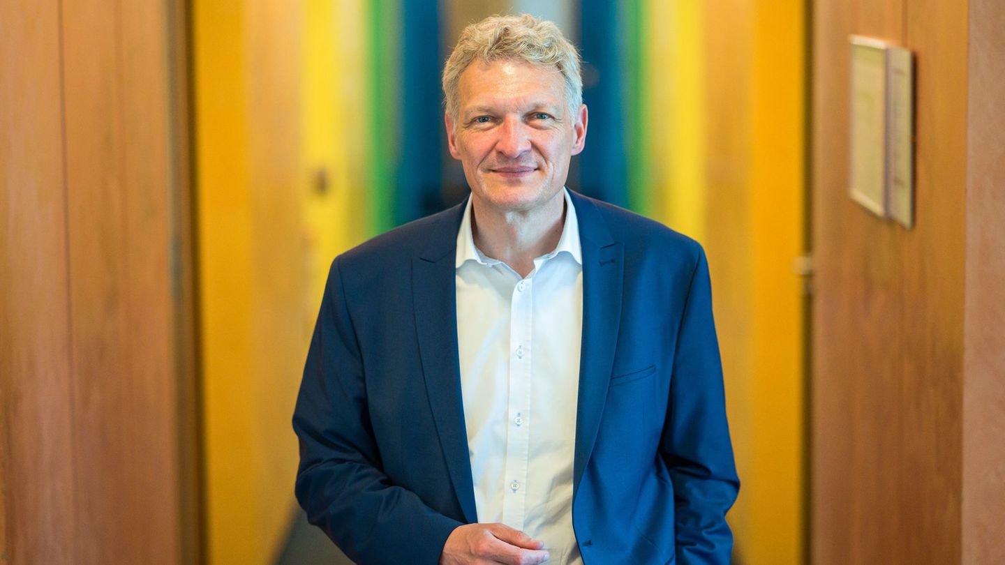 Tocsani will die nächste Landtagswahl im Saarland gewinnen. (Archivbild) Foto: Oliver Dietze/dpa