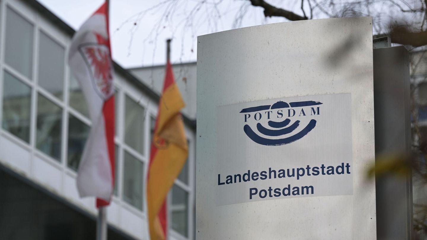 Potsdams Oberbürgermeisterin Noosha Aubel sieht in der KI Potenzial, um Verwaltungen zu entlasten. (Archivbild) Foto: Michael Ba