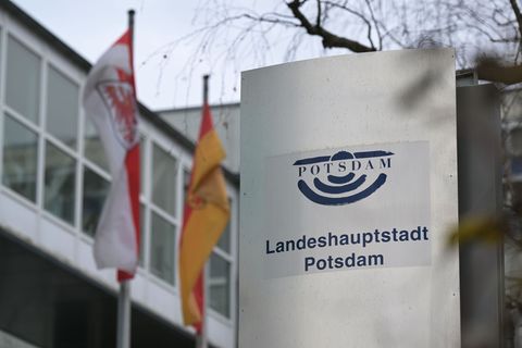 Potsdams Oberbürgermeisterin Noosha Aubel sieht in der KI Potenzial, um Verwaltungen zu entlasten. (Archivbild) Foto: Michael Ba