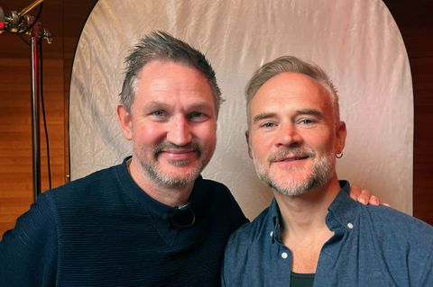 Die Theatermacher Seager (l) und Lansley freuen sich auf das Spektakel vor dem Dom. (Archivbild) Foto: Wolfgang Jung/dpa