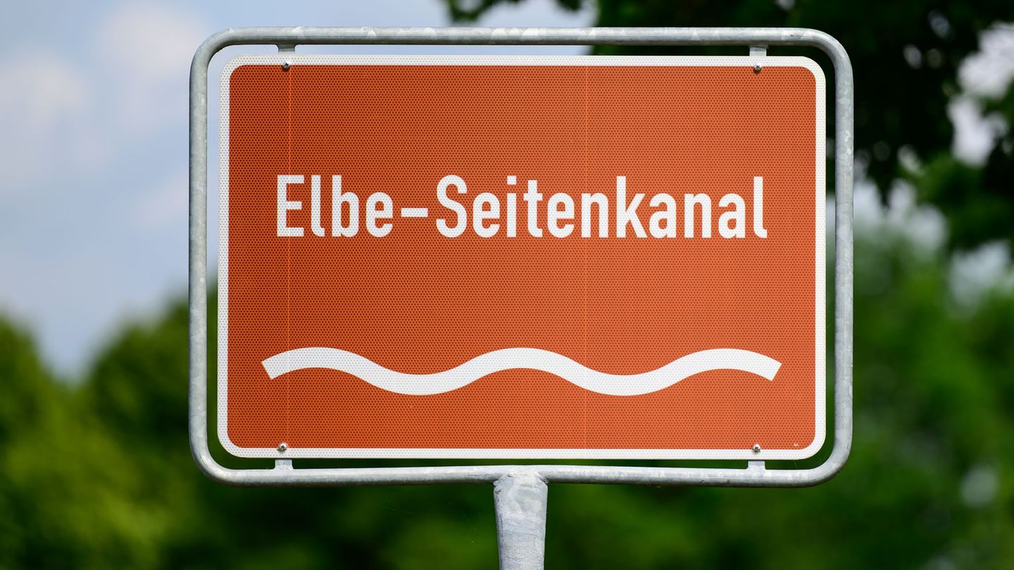 Unfall: Junger Mann fährt mit Auto in Elbe-Seitenkanal