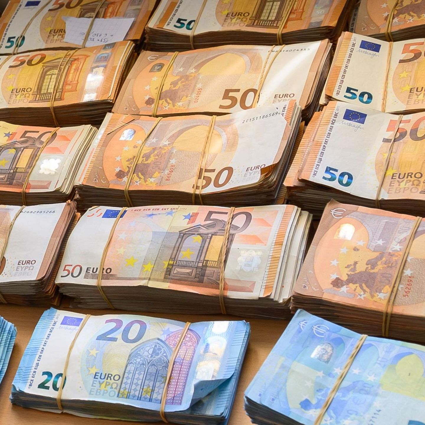 Union und AfD kassierten die meisten Großspenden