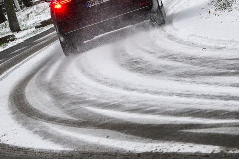 Regional fiel heute bereits Schnee - so in Berlin. Foto: Jens Kalaene/dpa