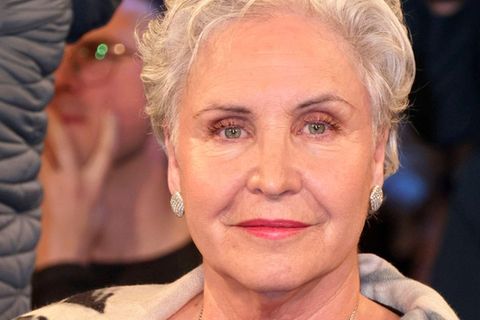 Vor den nächsten Dreharbeiten für "Anna und ihr Untermieter" hat sich Katerina Jacobs an einer schmerzhaften Stelle am Fuß ope