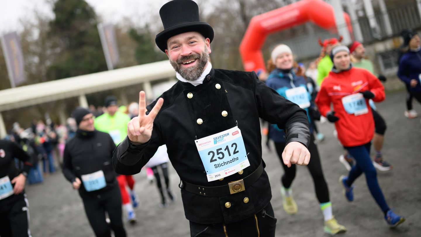 Brauchtum: Tausende Sportfans bei Silvesterlauf in Hannover