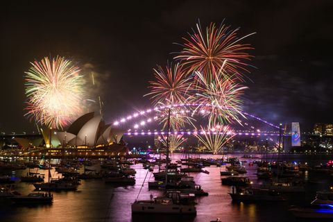 Sydney hat das neue Jahr wieder mit einem gigantischen Feuerwerk begrüßt. Foto: Dan Himbrechts/AAP/dpa