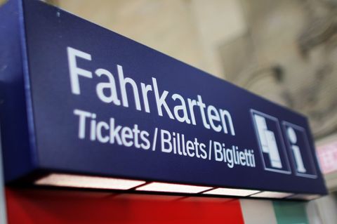 Auch Fahrkartenautomaten haben Bargeld - das hat in Maintal-Bischofsheim nächtliche Täter angelockt. (Symbolbild) Foto: Fredrik