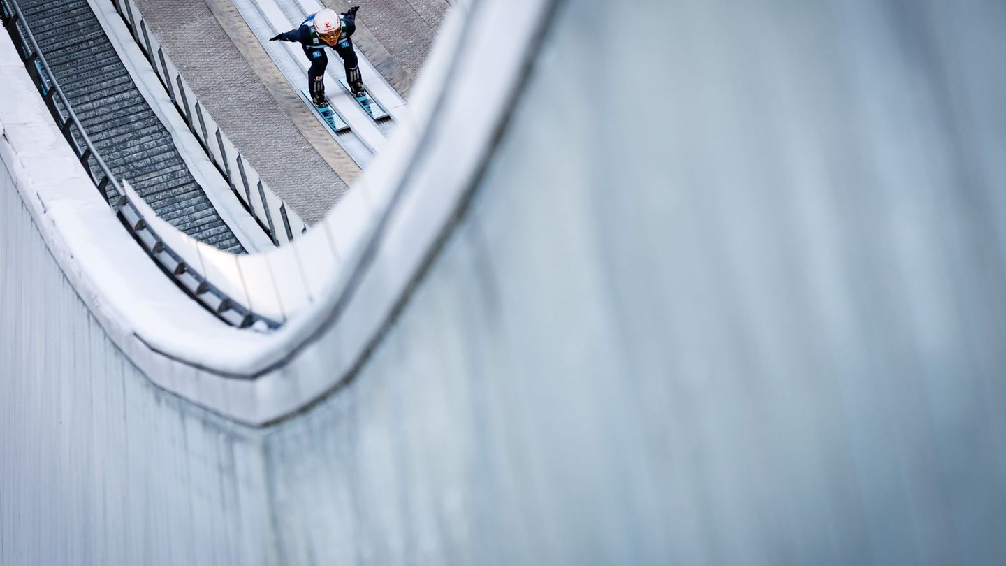 Vierschanzentournee: Schanzenrekord bei Quali in Garmisch - Geiger diesmal dabei