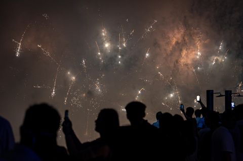 Auch in Malaysia genießen die Menschen das Feuerwerk und die Vorfreude auf das neue Jahr