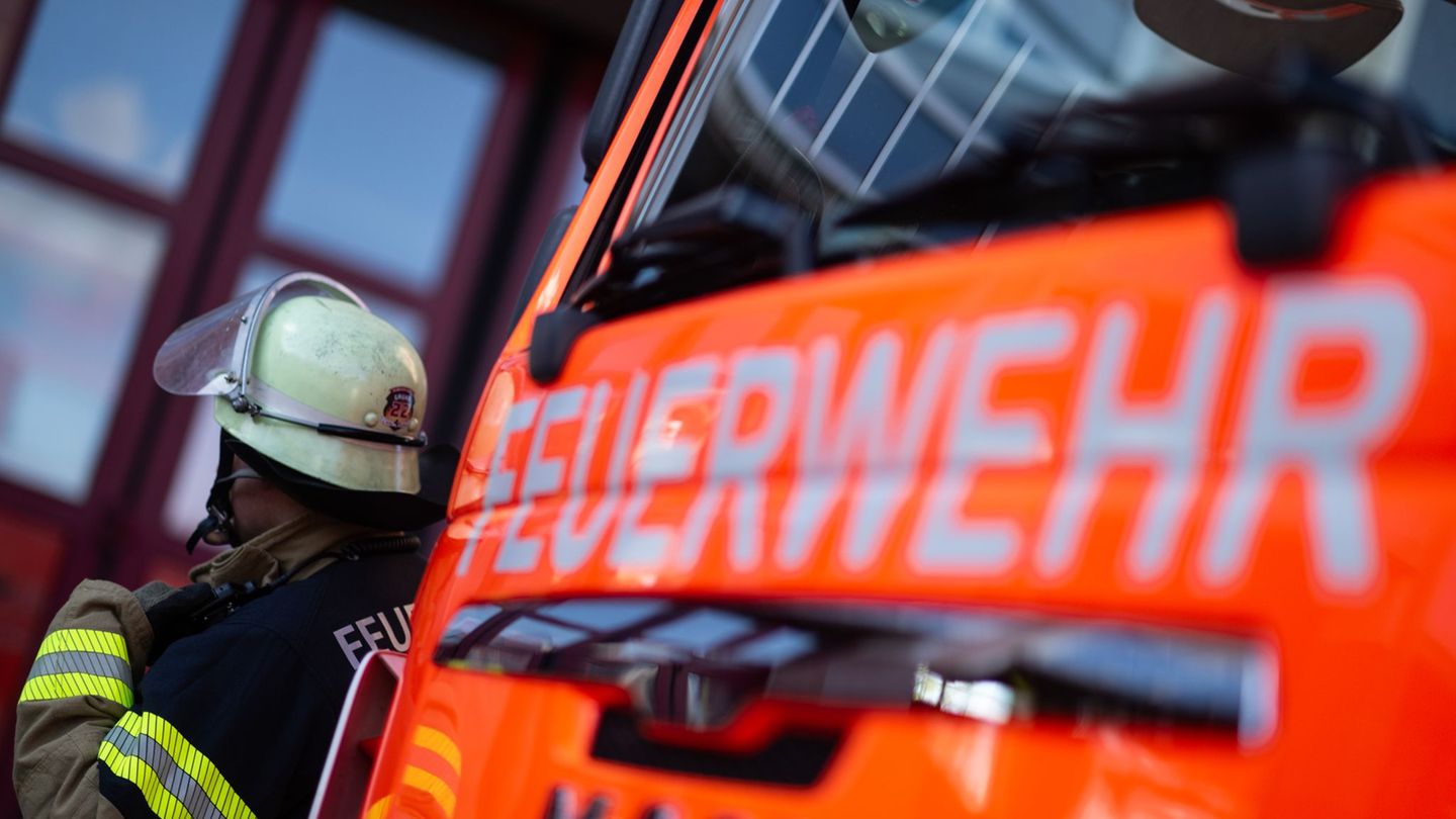 Silvester: Mehrfamilienhaus brennt - Ursache möglicherweise Feuerwerk