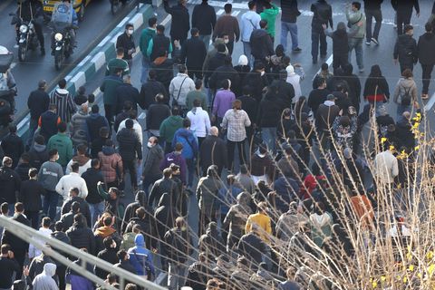 Die Proteste im Iran werden immer gewaltsamer. (Archivbild) Foto: -/Fars News Agency/AP/dpa