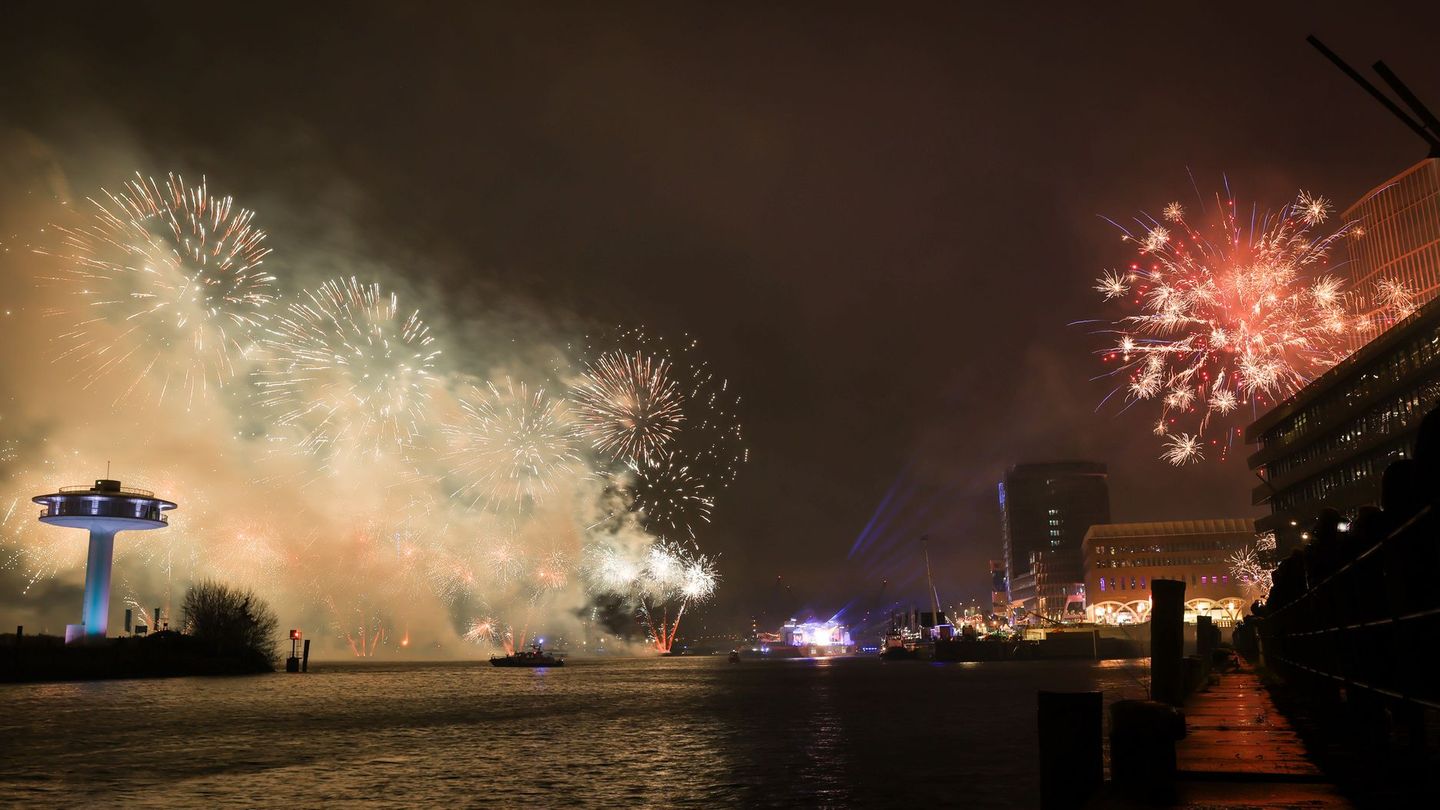Erstmals fand die ZDF-Silvestershow in der Hamburger Hafencity statt. Foto: Christian Charisius/dpa