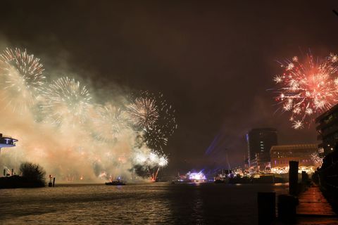 Erstmals fand die ZDF-Silvestershow in der Hamburger Hafencity statt. Foto: Christian Charisius/dpa