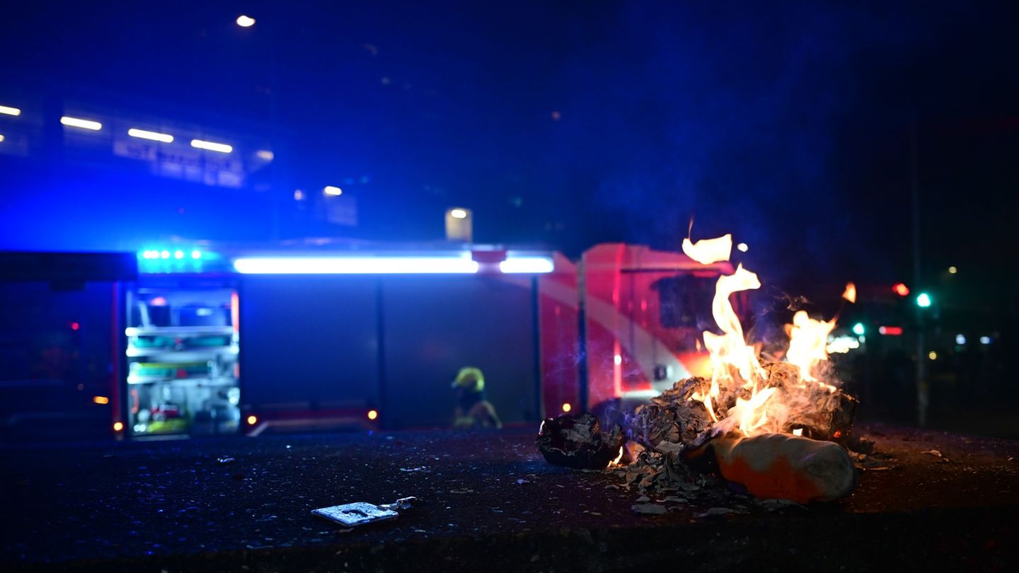 Brände an Silvester: Keller in Neukölln brennen - 100 Feuerwehrleute im Einsatz