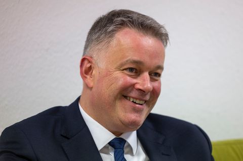 Der rheinland-pfälzische CDU-Chef Schnieder will Ministerpräsident werden und hat schon Ideen für einen Zuschnitt der Ministerie