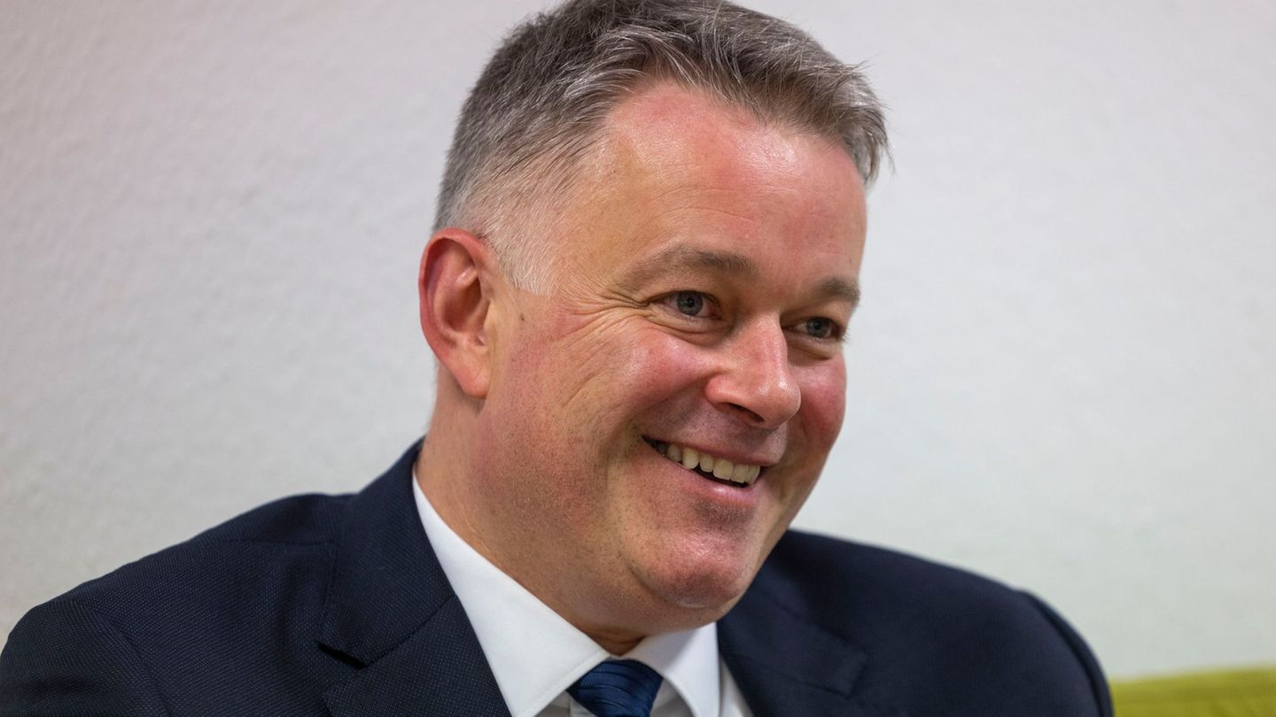 Der rheinland-pfälzische CDU-Chef Schnieder will Ministerpräsident werden und hat schon Ideen für einen Zuschnitt der Ministerie