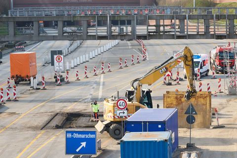 Der Ausbau des Hamburger Abschnitts der A7 soll noch vier Jahre dauern. (Archivbild) Foto: Georg Wendt/dpa