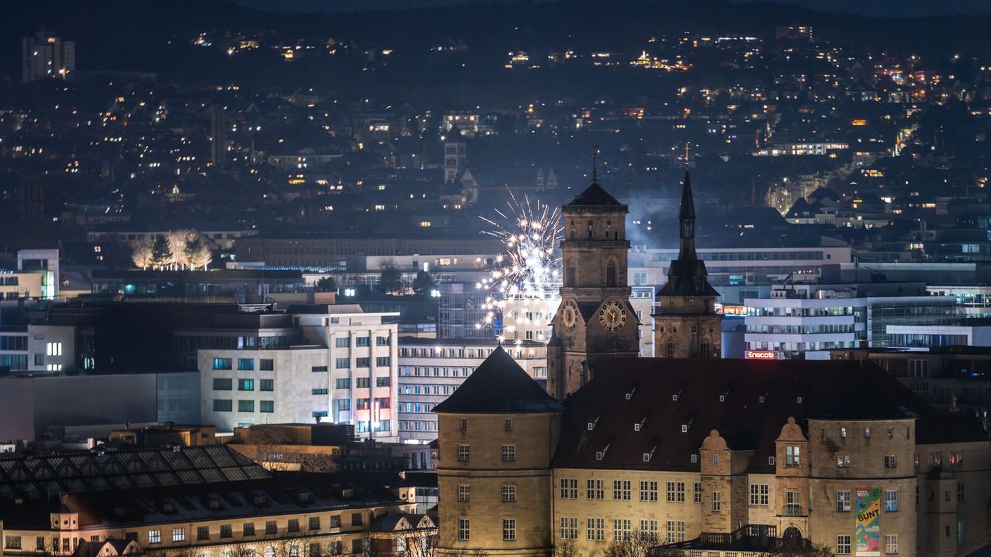 Vor allem wegen kleiner Brände musste die Feuerwehr in der Silvesternacht ausrücken. Foto: Silas Stein/dpa