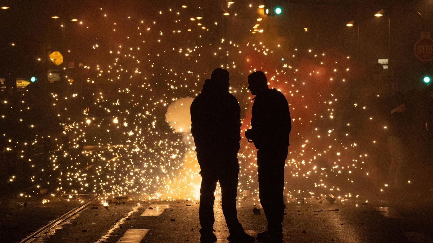 Silvester-Bilanz: 400 Festnahmen in Berlin – zwei 18-Jährige sterben in Bielefeld
