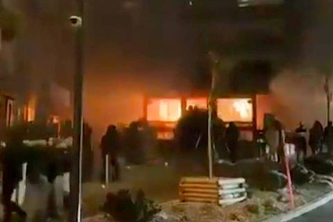 Augenzeuge filmt Flammen in Schweizer Bar