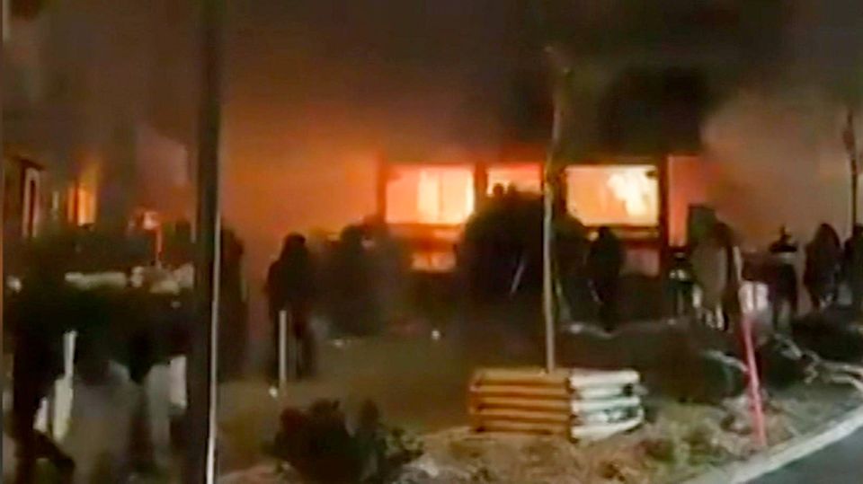 Augenzeuge filmt Flammen in Schweizer Bar