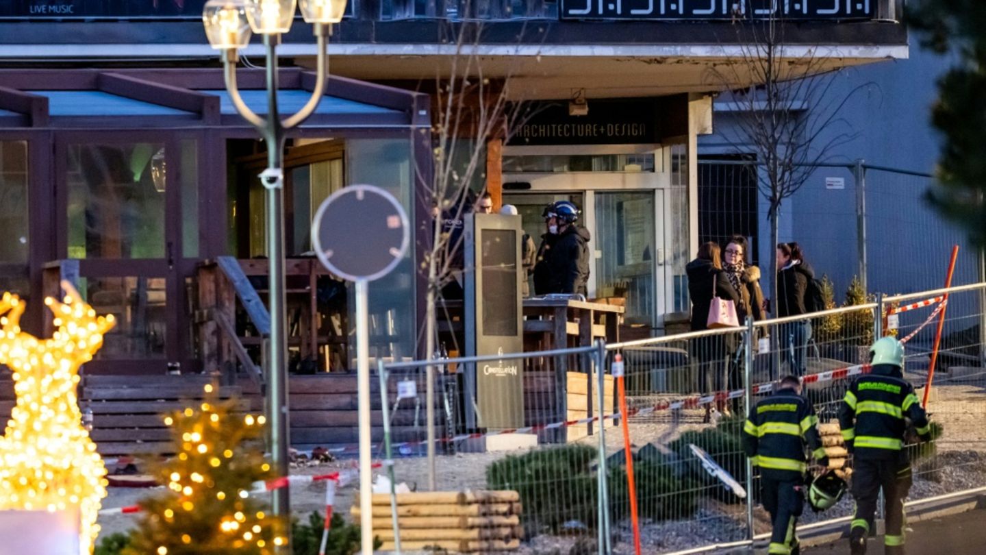 Einsatzkräfte am Unglücksort in Crans-Montana