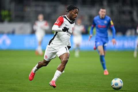 Elye Wahi verlässt Eintracht Frankfurt Richtung Nizza. (Archivbild) Foto: Arne Dedert/dpa