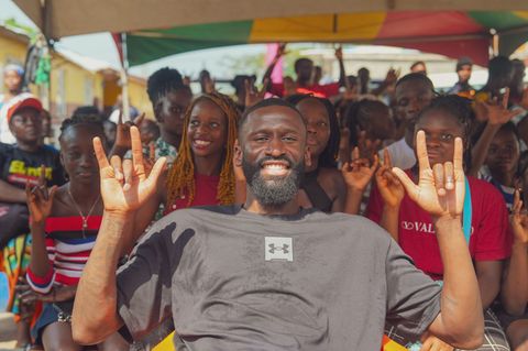 Antonio Rüdiger besuchte in der Weihnachtspause Sierra Leone, hier eine Schule in Freetown. Foto: Fred Santos/Antonio Rüdiger Fo