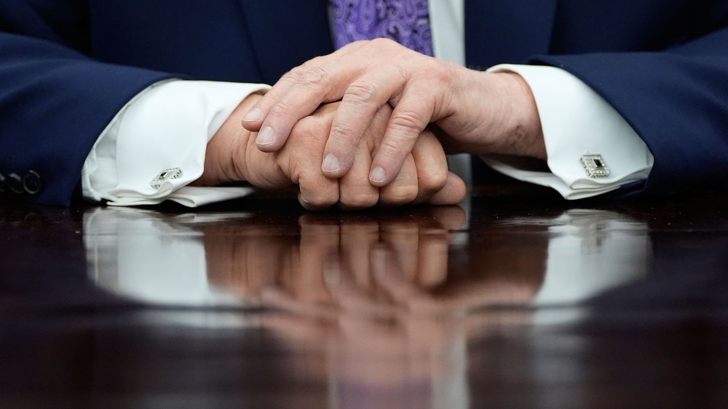 Die Hände und die Gesundheit von US-Präsident Trump sind bereits häufiger Gesprächsthema gewesen. (Archivfoto) Foto: Alex Brando