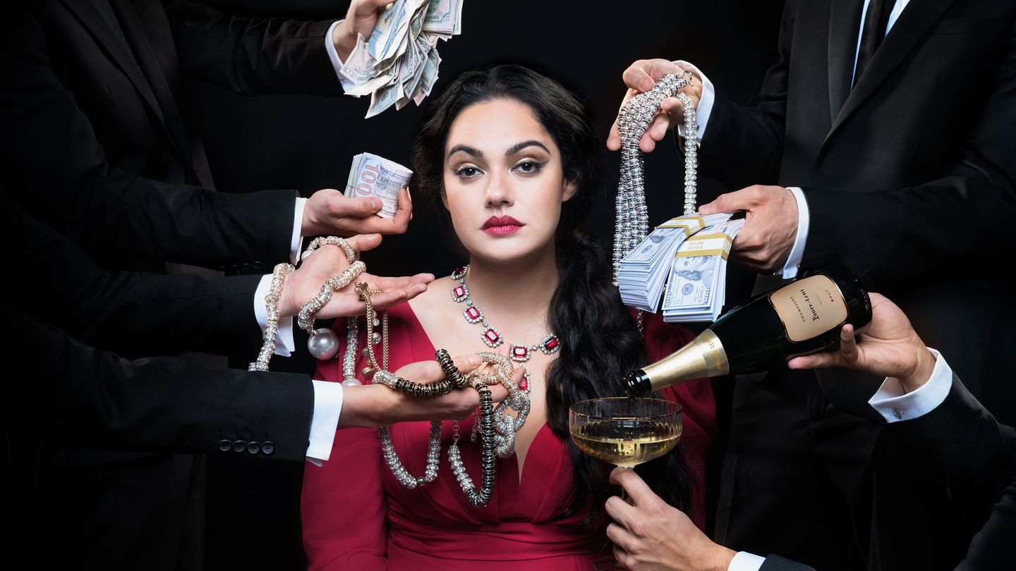 True Crime-Serie "Take the Money and Run" im ZDF: Nilam Farooq im Interview: "Je reicher man wird, desto schlechter wird der Geschmack"