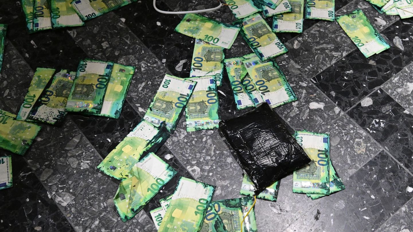 Die Zahl der Geldautomaten-Sprengungen ist in Baden-Württemberg deutlich gesunken. (Archivbild) Foto: Bernd Weißbrod/dpa