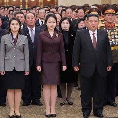 Nordkoreas Machthaber mit seiner Tochter im Mausoleum