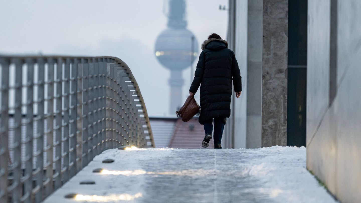 Stürmischer Wind, Schnee- und Graupelschauer sorgen am Wochenende in Berlin und Brandenburg für winterliche Verhältnisse. (Archi