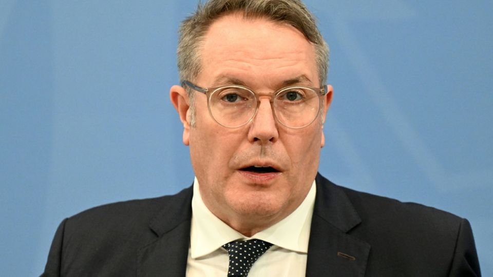 Schweitzer hält Totalsanktionen bei Grundsicherung für bedenklich ...