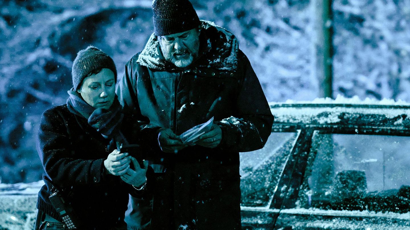 Wann soll's im "Tatort" schneien, wenn nicht im Januar? Passend zur Jahreszeit schenkt der "Tatort: Das jüngste Geißlein" mit Tobler (Eva Löbau) und Berg (Hans-Jochen Wagner) eine Schneedecke. Dunkel ist der Film dennoch – sowohl in den Bildern wie auch mit seiner "märchenhaften" Geschichte.