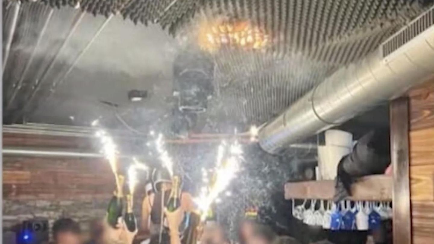 Champagner-Wunderkerzen: Dieses Foto soll den Ausbruch des Feuers in "Le Constellation" zeigen