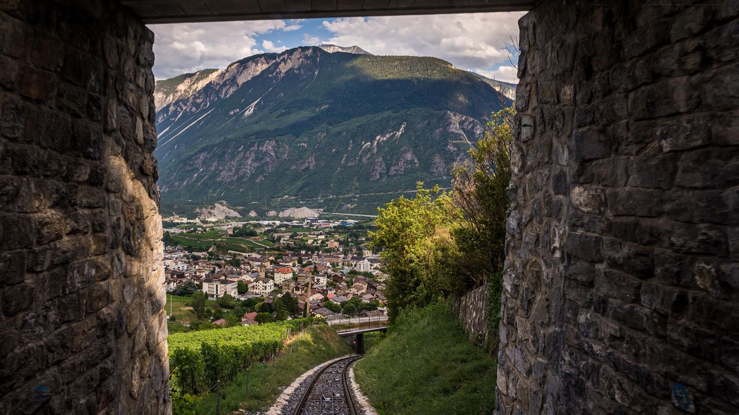 Über dem Rhone-Tal per Bahn aufs Haut-Plateau ins mondäne Crans-Montana 