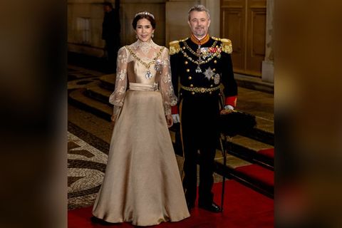 Das dänische Königspaar Mary und Frederik beim Empfang in Kopenhagen.