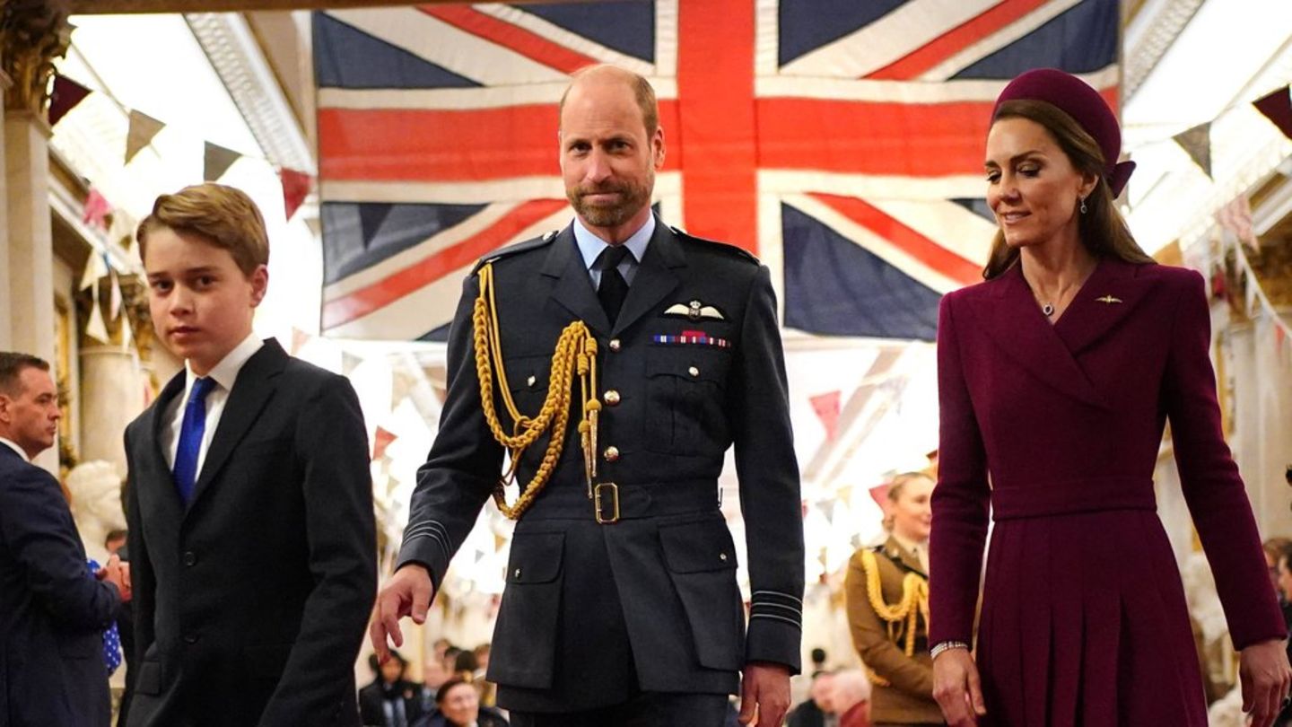 Prinz George (l.) mit Prinz William und Prinzessin Kate.