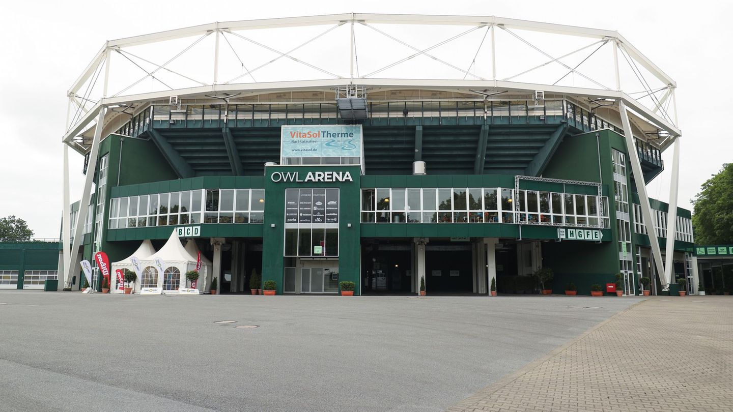 Die OWL-Arena in Halle trägt künftig einen neuen Namen. (Archivbild) Foto: Friso Gentsch/dpa