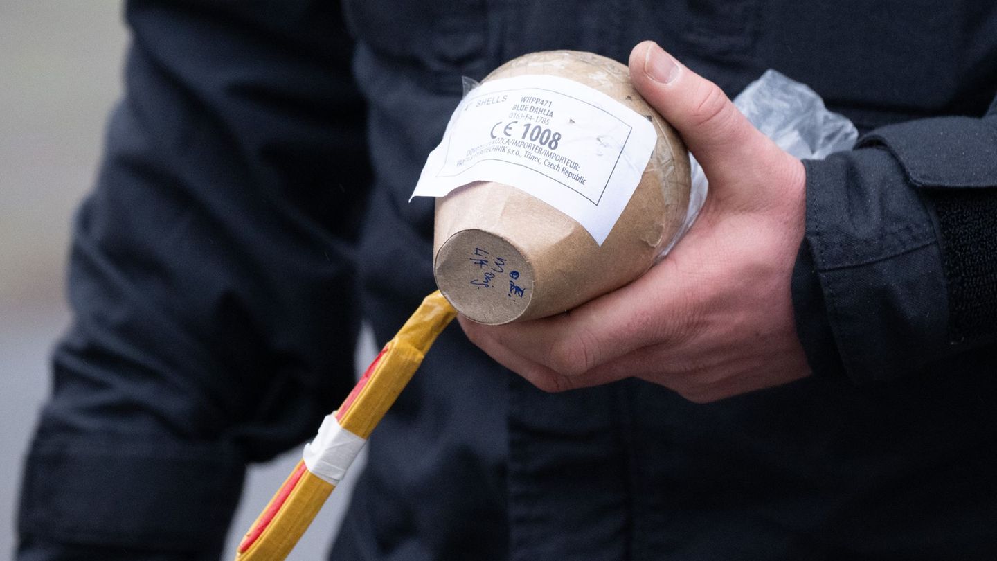 Silvester: Schwerstverletzter Junge in Potsdam - illegale Kugelbombe?