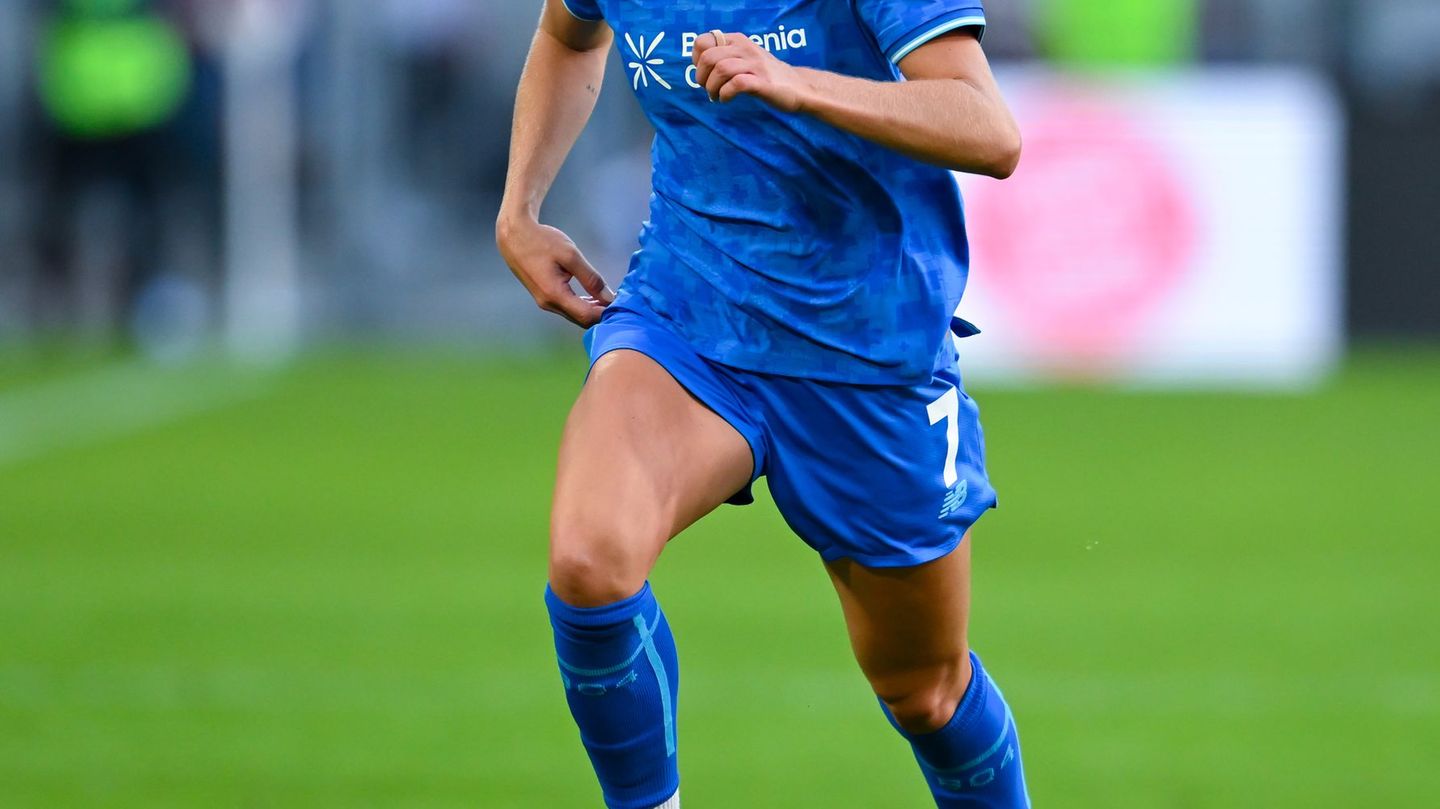 Frauen-Bundesliga: Bayer Leverkusen verlängert mit Torjägerin Kramer bis 2027