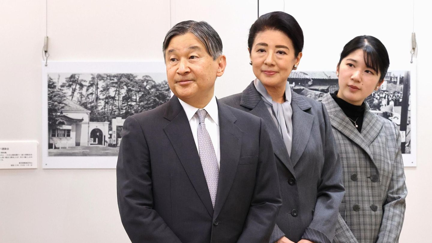 Japan: Der Kaiser hält die Neujahrsansprache – und ein Mann zieht blank