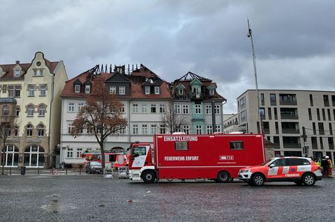 Die Flammen breiteten sich in der Silvesternacht über die Dachstühle der einzelnen Gebäude in dem historischen Komplex aus. Foto