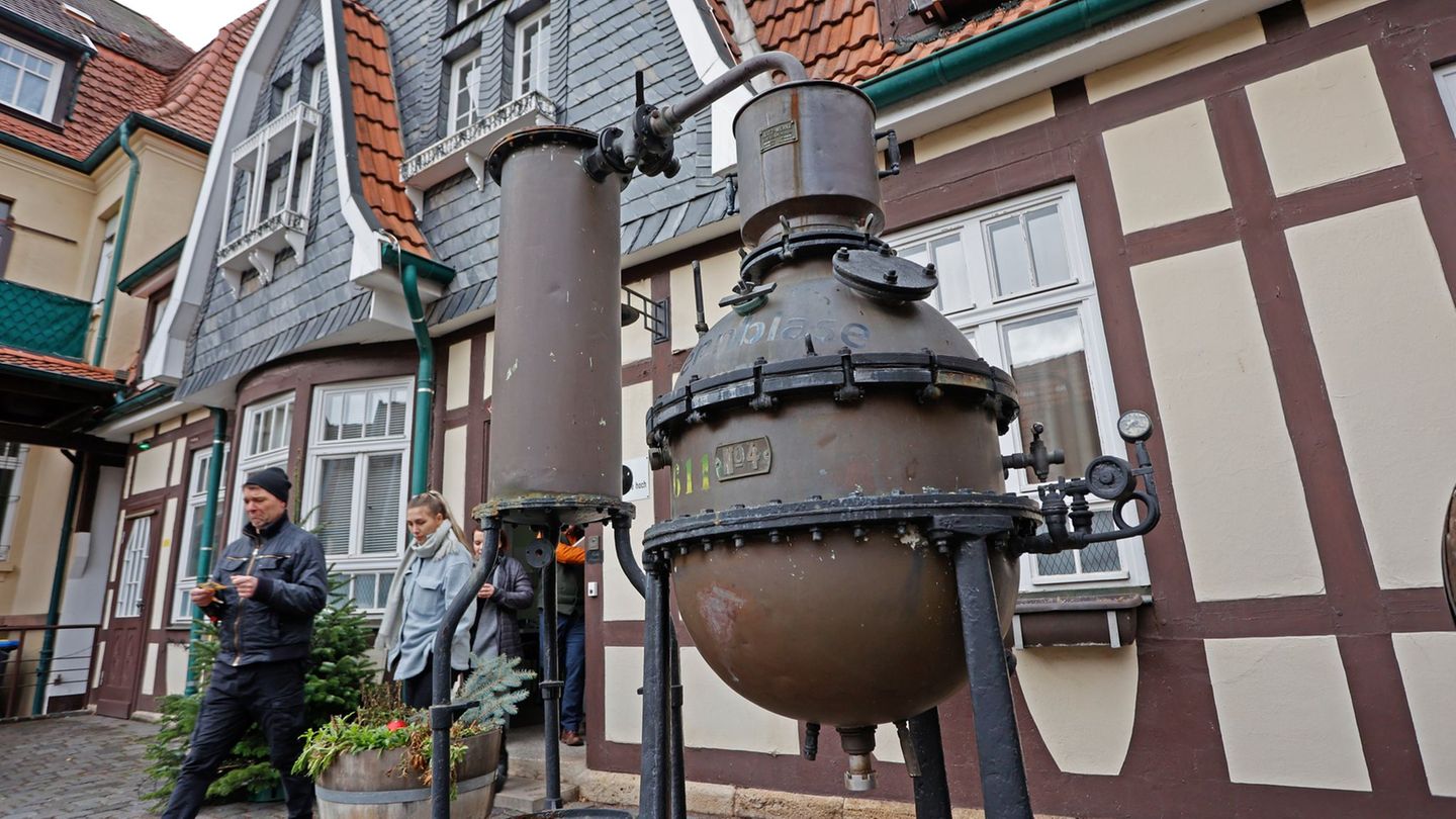 Spirituosen: Traditionsbrennerei präsentiert Technik und Hochprozentiges