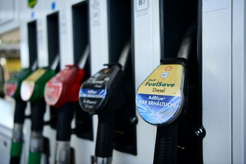 Zapfsäulen an einer Tankstelle